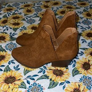 SO brown ankle boots 7.5
